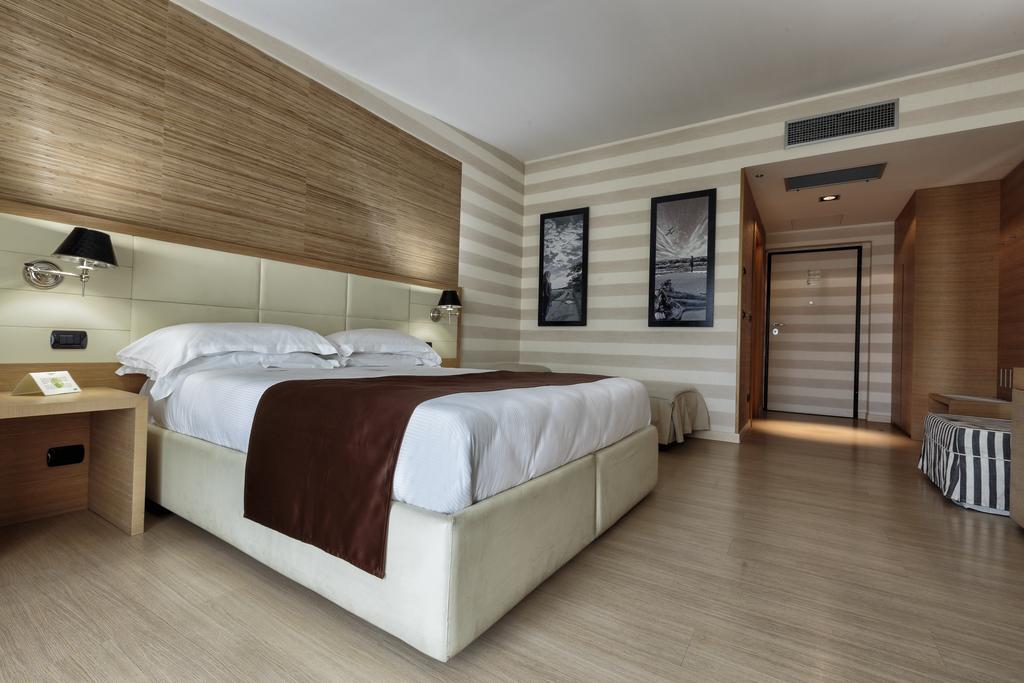 Hotel Pineta Wellness & Spa ルーヴォ・ディ・プーリア エクステリア 写真