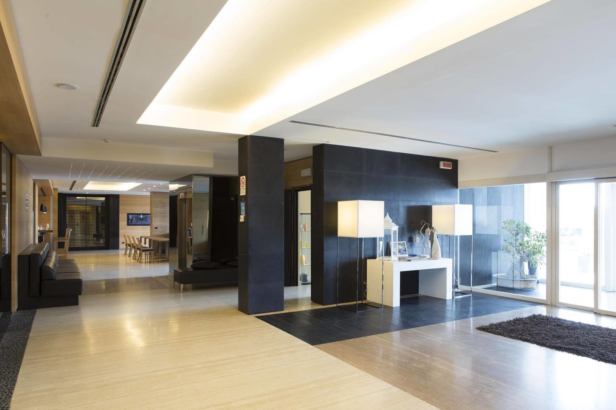 Hotel Pineta Wellness & Spa ルーヴォ・ディ・プーリア エクステリア 写真
