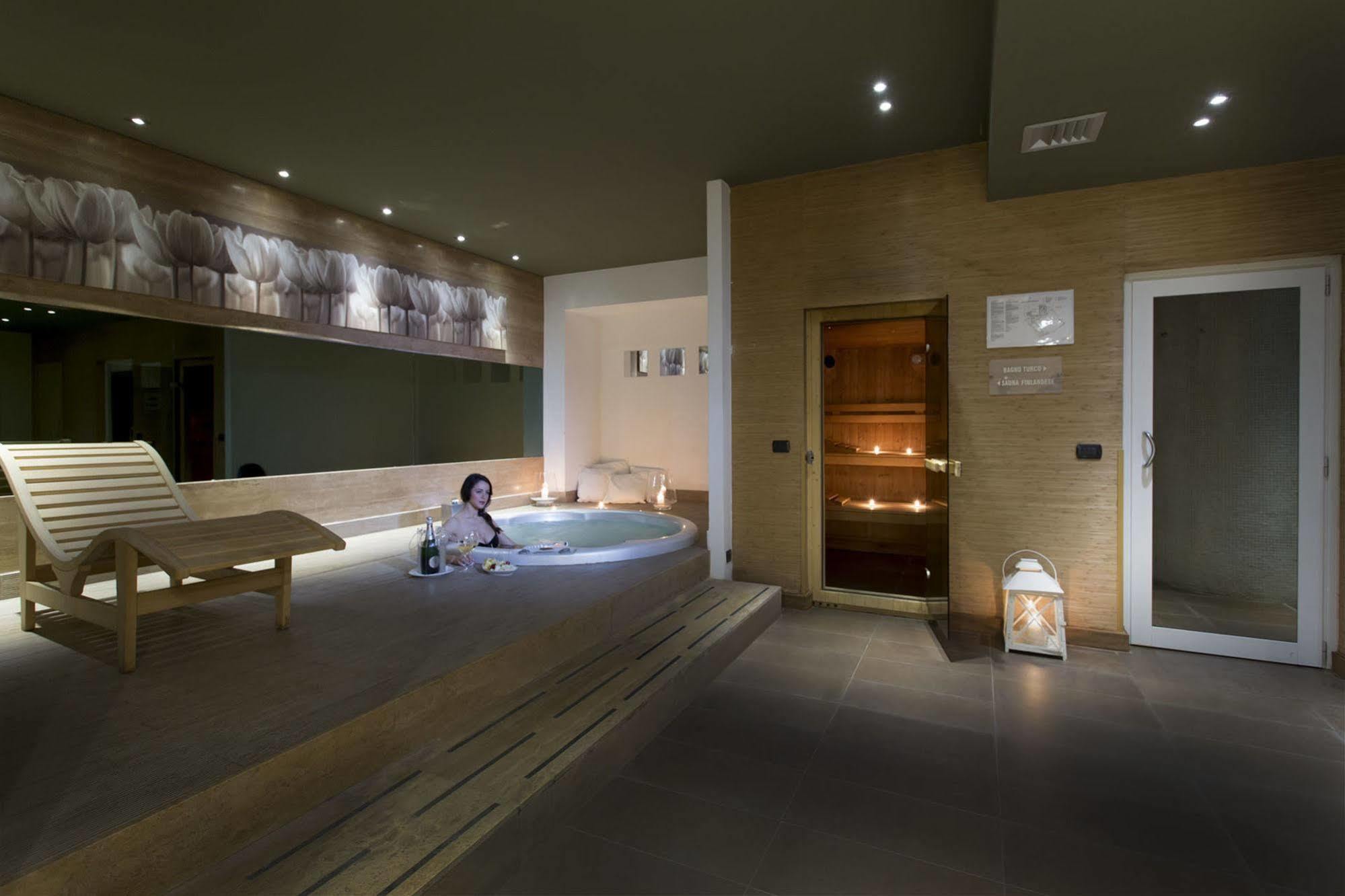 Hotel Pineta Wellness & Spa ルーヴォ・ディ・プーリア エクステリア 写真