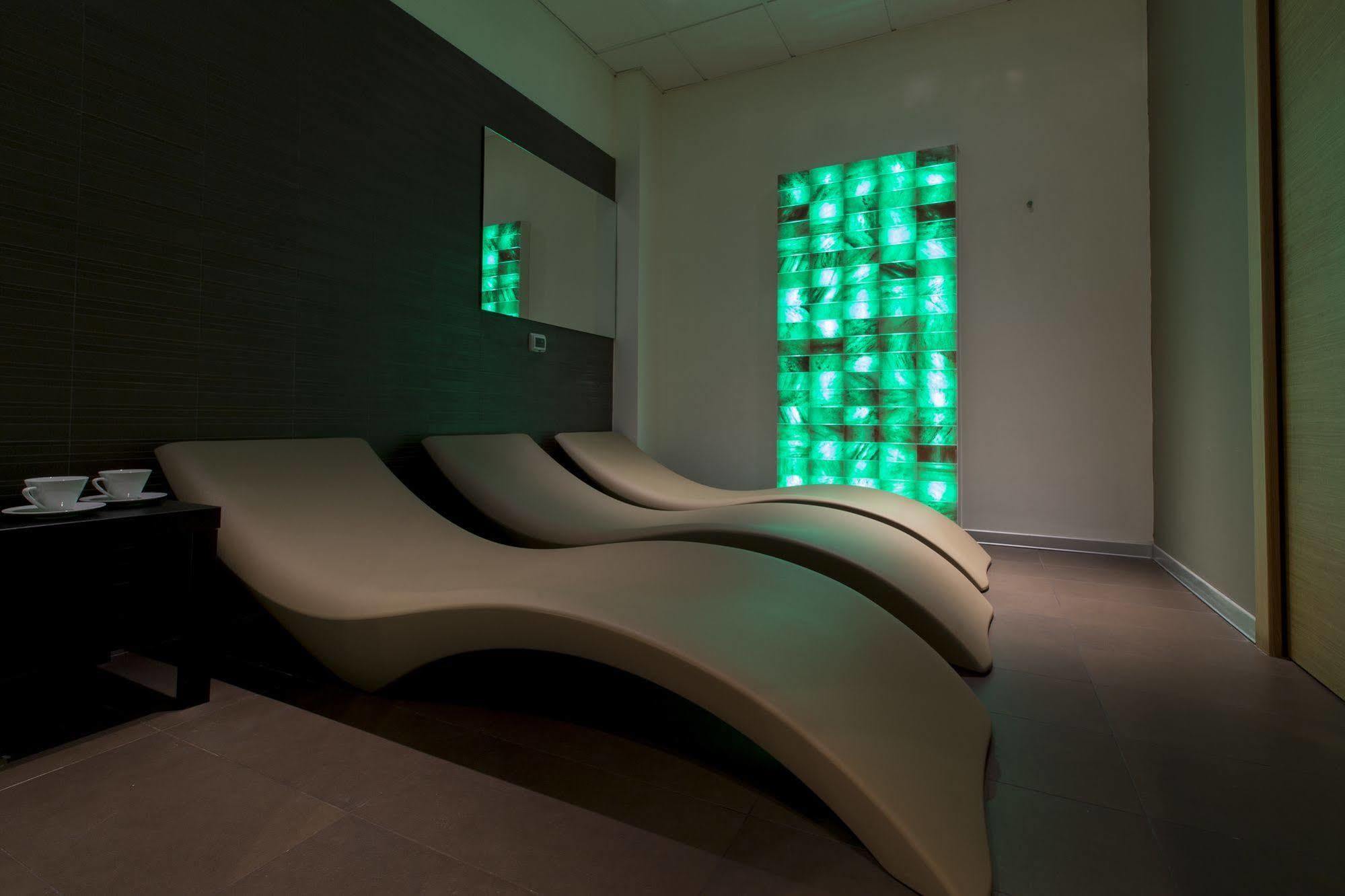 Hotel Pineta Wellness & Spa ルーヴォ・ディ・プーリア エクステリア 写真